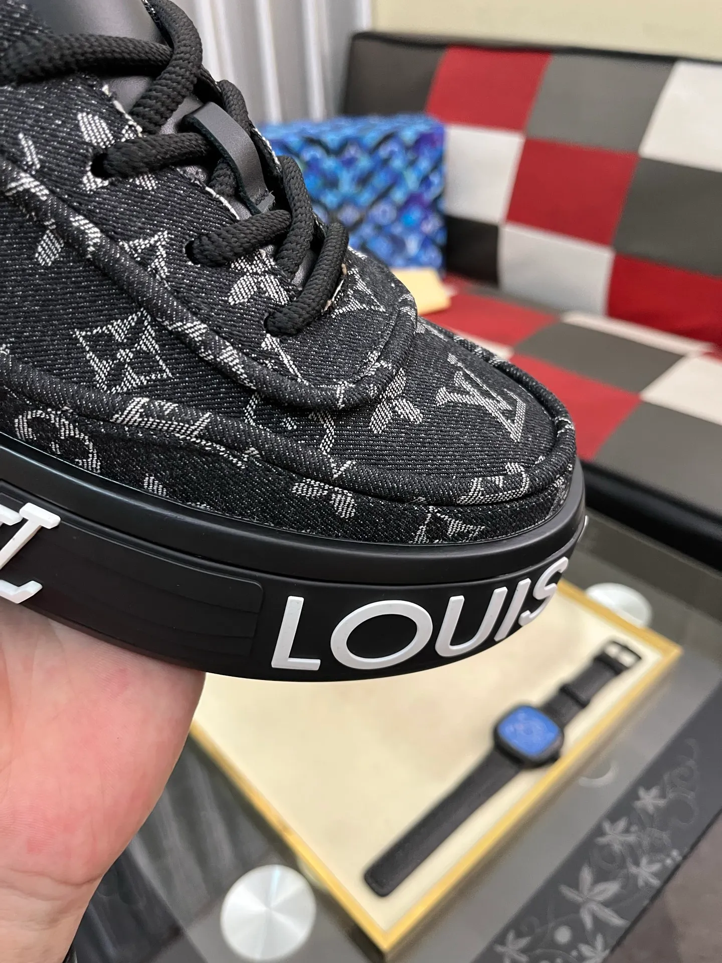 Men's shoes 💰560⌚️⌚️【LOUlS VUlTTON】Louis Vuitton ~ unique and casual style. LV counter purchasing 🏃casual shoes😍😍 Men's 2025 counters are on sale simultaneously, Italian imported brands select first-layer Italian cowhide. Cowhide leather lining (refuses to discolor and grind feet) Code number: 38-44 4⃣️colors available